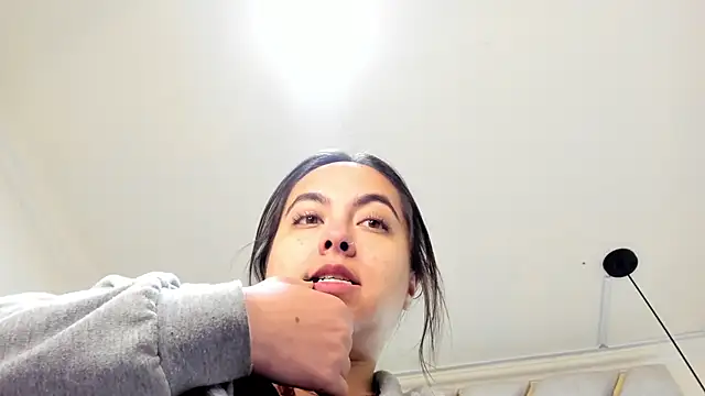 Snapshot of nalalye_cruzz_ chatting on 03/16/25, 02:43 nalalye cruzz online show from 03/16/25, 02:43