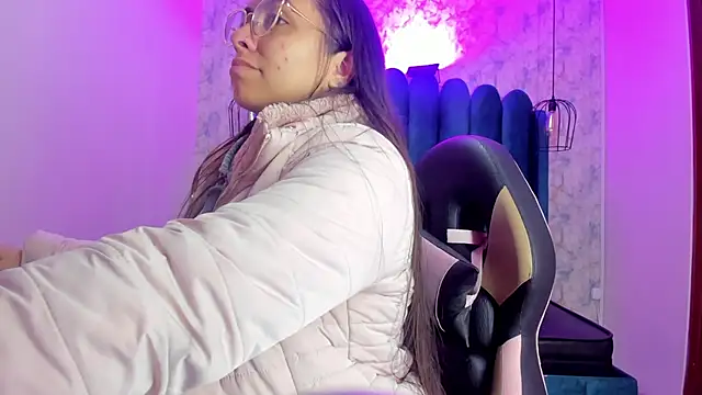 nalalye cruzz  online show from 12/18/25, 02:38