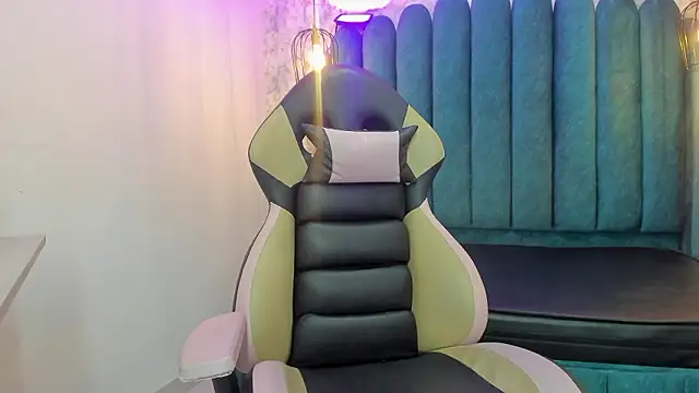 nalalye cruzz  online show from 03/18/26, 02:26