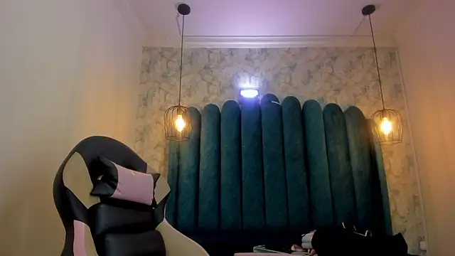 nalalye cruzz  online show from 04/29/26, 03:21