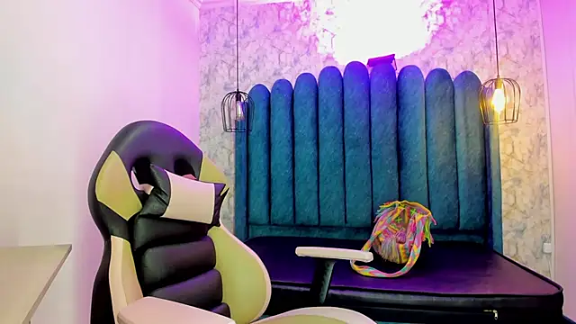 nalalye cruzz  online show from 12/17/25, 02:27