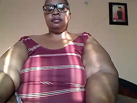Snapshot of ZOQULUx chatting on 09/12/25, 02:50 ZOQULUx online show from 09/12/25, 02:50