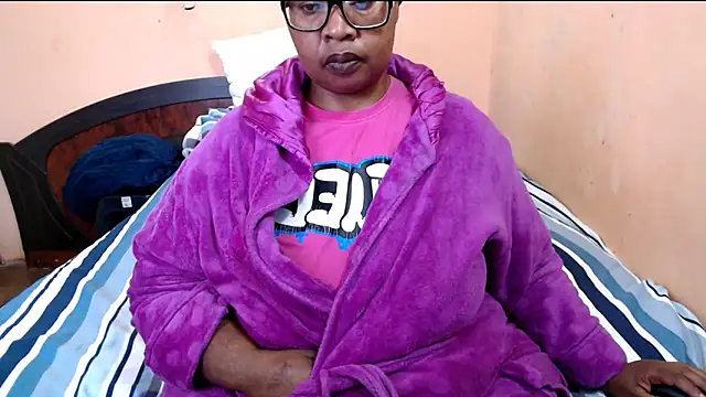 Snapshot of ZOQULUx chatting on 06/09/26, 07:53 ZOQULUx online show from 06/09/26, 07:53