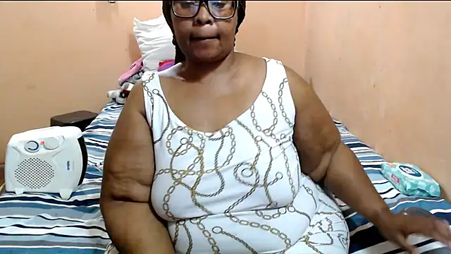Snapshot of ZOQULUx chatting on 07/04/26, 09:52 ZOQULUx online show from 07/04/26, 09:52