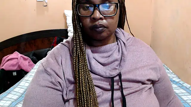 Snapshot of ZOQULUx chatting on 06/15/26, 07:02 ZOQULUx online show from 06/15/26, 07:02