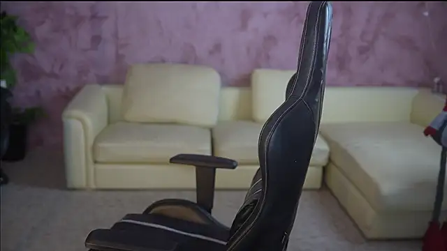 Snapshot of Anabelka054 chatting on 11/24/25, 11:43 Anabelka054 online show from 11/24/25, 11:43