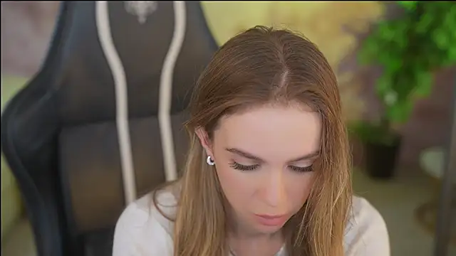 Snapshot of Anabelka054 chatting on 11/28/25, 11:43 Anabelka054 online show from 11/28/25, 11:43