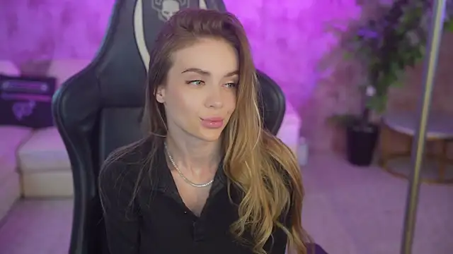 Snapshot of Anabelka054 chatting on 12/15/25, 11:38 Anabelka054 online show from 12/15/25, 11:38