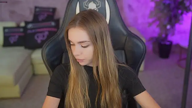 Snapshot of Anabelka054 chatting on 11/18/25, 11:35 Anabelka054 online show from 11/18/25, 11:35