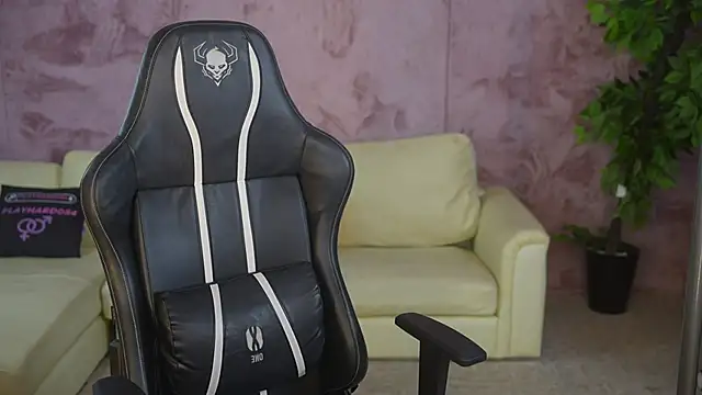 Snapshot of Anabelka054 chatting on 11/03/25, 04:32 Anabelka054 online show from 11/03/25, 04:32