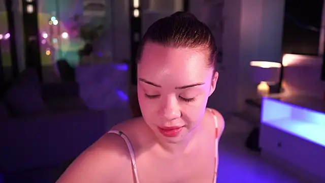 Snapshot of VixenMia chatting on 01/17/26, 04:27 VixenMia online show from 01/17/26, 04:27