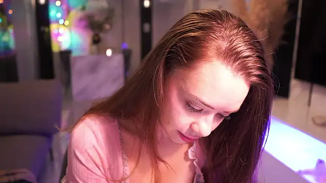 Snapshot of VixenMia chatting on 02/23/26, 03:30 VixenMia online show from 02/23/26, 03:30