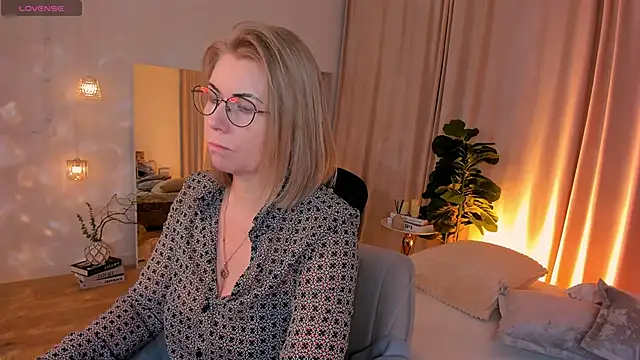 Annie Light online show from 04/03/26, 06:53