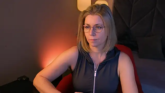 Annie Light online show from 11/28/25, 01:55