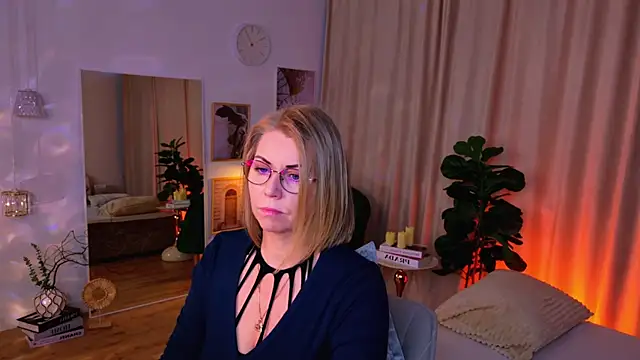 Annie Light online show from 05/06/26, 06:39