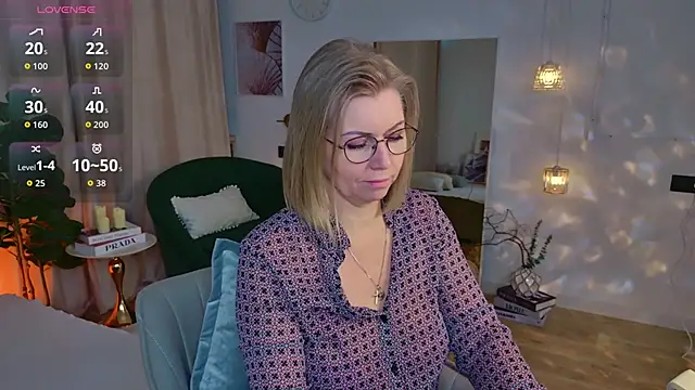 Annie Light online show from 04/21/26, 07:15