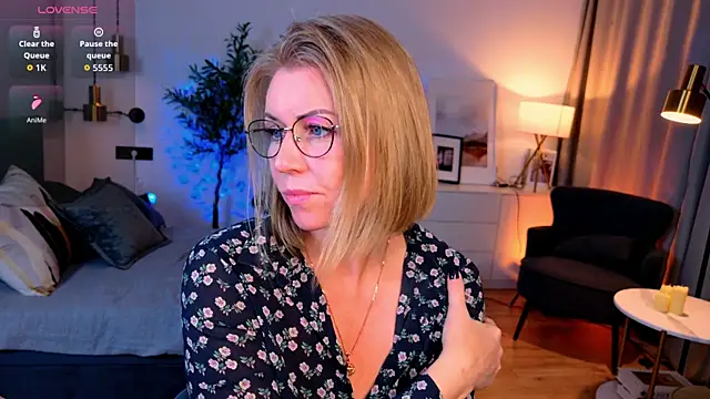 Annie Light online show from 05/21/26, 06:55
