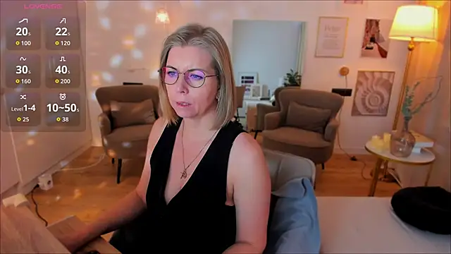 Annie Light online show from 02/25/26, 06:35