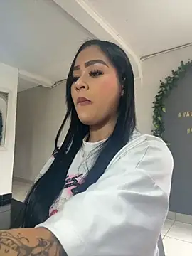Snapshot of Luisa_Fernandaa chatting on 10/16/25, 04:15 Luisa Fernandaa online show from 10/16/25, 04:15