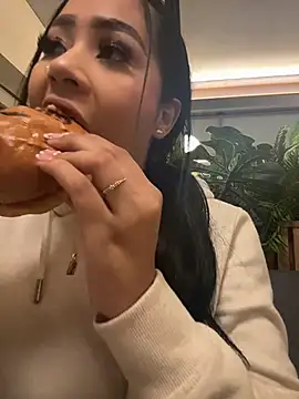 Snapshot of Luisa_Fernandaa chatting on 02/21/26, 02:24 Luisa Fernandaa online show from 02/21/26, 02:24