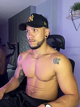 Snapshot of ARON_TAYLER01 chatting on 09/18/25, 10:29 ARON TAYLER01 online show from 09/18/25, 10:29