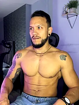 Snapshot of ARON_TAYLER01 chatting on 11/08/25, 10:30 ARON TAYLER01 online show from 11/08/25, 10:30