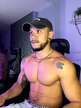 Snapshot of ARON_TAYLER01 chatting on 09/23/25, 10:22 ARON TAYLER01 online show from 09/23/25, 10:22