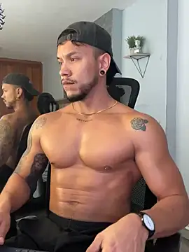 Snapshot of ARON_TAYLER01 chatting on 03/12/25, 04:35 ARON TAYLER01 online show from 03/12/25, 04:35