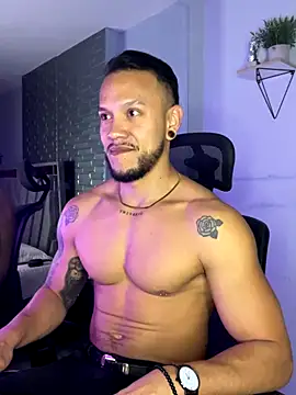 Snapshot of ARON_TAYLER01 chatting on 09/10/25, 10:36 ARON TAYLER01 online show from 09/10/25, 10:36