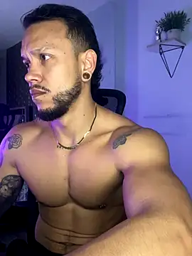 Snapshot of ARON_TAYLER01 chatting on 10/18/25, 10:28 ARON TAYLER01 online show from 10/18/25, 10:28