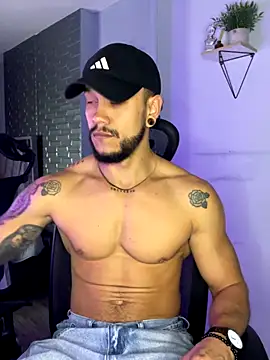 Snapshot of ARON_TAYLER01 chatting on 11/25/25, 10:26 ARON TAYLER01 online show from 11/25/25, 10:26