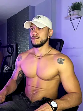 Snapshot of ARON_TAYLER01 chatting on 09/25/25, 10:32 ARON TAYLER01 online show from 09/25/25, 10:32