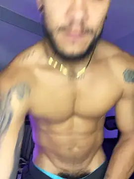 Snapshot of ARON_TAYLER01 chatting on 11/13/25, 10:41 ARON TAYLER01 online show from 11/13/25, 10:41