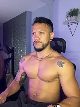 Snapshot of ARON_TAYLER01 chatting on 10/01/25, 10:30 ARON TAYLER01 online show from 10/01/25, 10:30