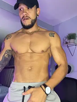 Snapshot of ARON_TAYLER01 chatting on 10/30/25, 10:35 ARON TAYLER01 online show from 10/30/25, 10:35