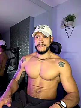 Snapshot of ARON_TAYLER01 chatting on 11/27/25, 10:27 ARON TAYLER01 online show from 11/27/25, 10:27