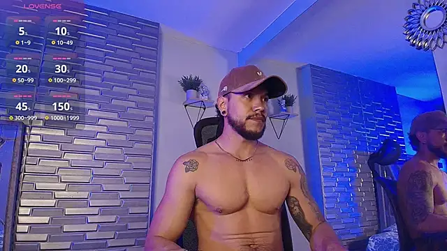 ARON TAYLER01 online show from 04/12/26, 10:29