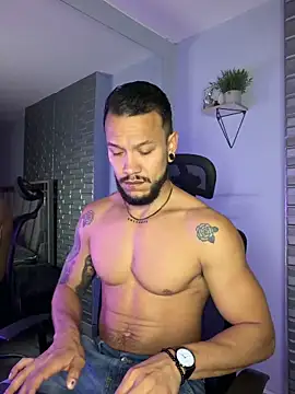 Snapshot of ARON_TAYLER01 chatting on 12/18/25, 10:30 ARON TAYLER01 online show from 12/18/25, 10:30