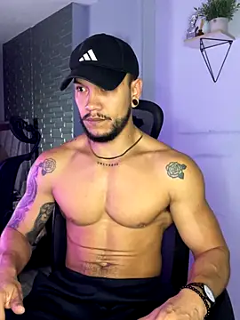 Snapshot of ARON_TAYLER01 chatting on 10/24/25, 10:25 ARON TAYLER01 online show from 10/24/25, 10:25