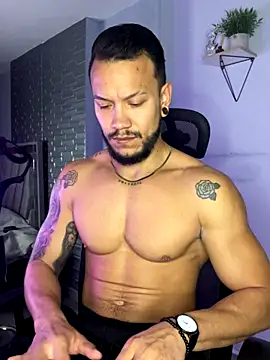 Snapshot of ARON_TAYLER01 chatting on 11/22/25, 10:25 ARON TAYLER01 online show from 11/22/25, 10:25