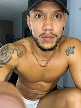 Snapshot of ARON_TAYLER01 chatting on 03/15/25, 03:59 ARON TAYLER01 online show from 03/15/25, 03:59