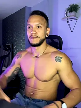 Snapshot of ARON_TAYLER01 chatting on 09/13/25, 10:26 ARON TAYLER01 online show from 09/13/25, 10:26