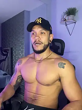 Snapshot of ARON_TAYLER01 chatting on 10/28/25, 10:36 ARON TAYLER01 online show from 10/28/25, 10:36