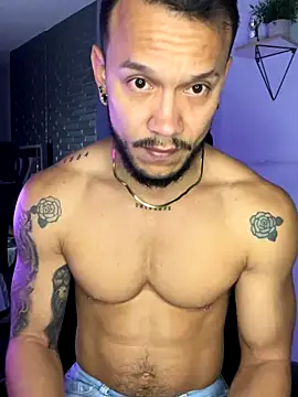 Snapshot of ARON_TAYLER01 chatting on 10/21/25, 10:36 ARON TAYLER01 online show from 10/21/25, 10:36