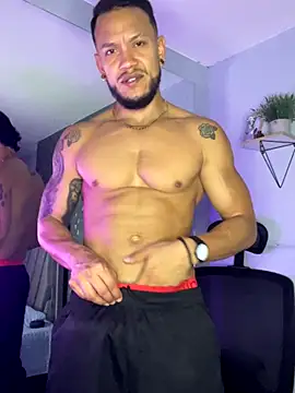 Snapshot of ARON_TAYLER01 chatting on 10/31/25, 10:45 ARON TAYLER01 online show from 10/31/25, 10:45