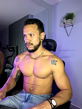 Snapshot of ARON_TAYLER01 chatting on 11/30/25, 10:27 ARON TAYLER01 online show from 11/30/25, 10:27