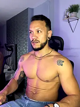 Snapshot of ARON_TAYLER01 chatting on 11/18/25, 10:40 ARON TAYLER01 online show from 11/18/25, 10:40