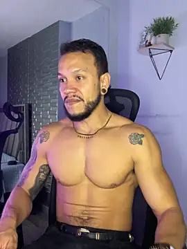 Snapshot of ARON_TAYLER01 chatting on 10/29/25, 10:36 ARON TAYLER01 online show from 10/29/25, 10:36