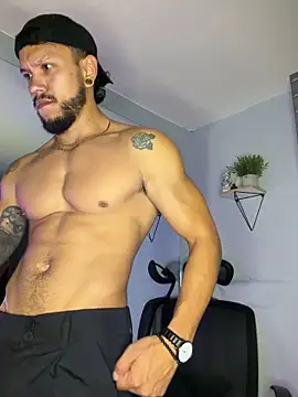 Snapshot of ARON_TAYLER01 chatting on 11/29/25, 10:26 ARON TAYLER01 online show from 11/29/25, 10:26