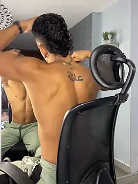 Snapshot of ARON_TAYLER01 chatting on 03/19/25, 12:45 ARON TAYLER01 online show from 03/19/25, 12:45